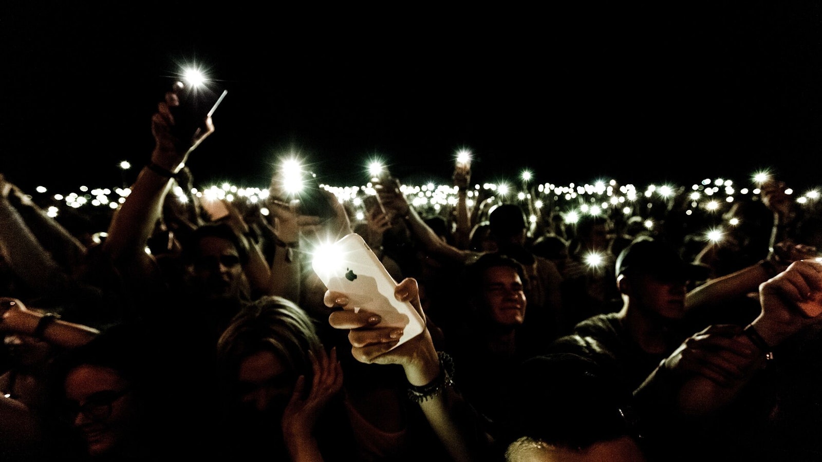People-Lighting-Up-With-Their-Phone-Torch