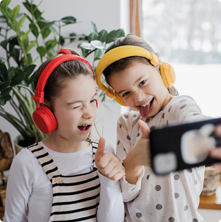 Children behave online